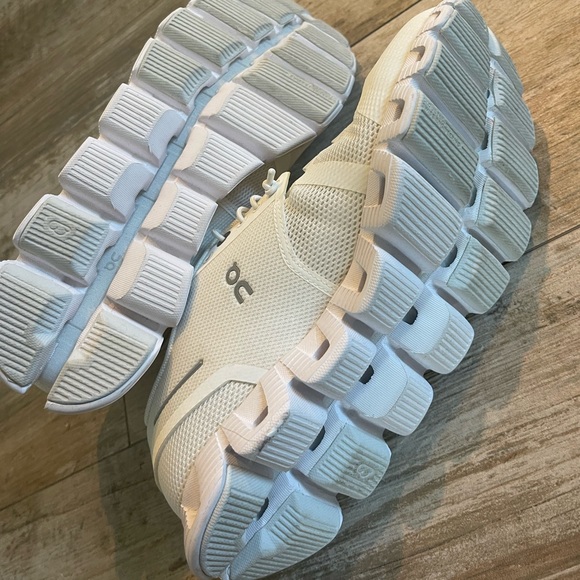 On clouds white running shoes size woman 6.5